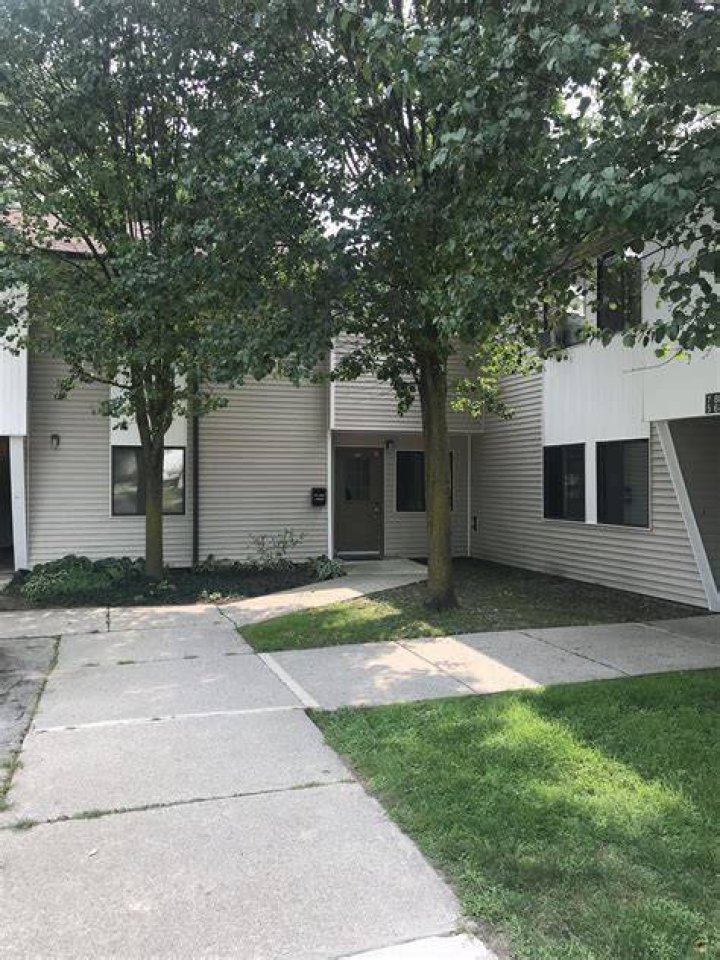 10 Pack St, Croswell, MI 48422 Croswell Manor