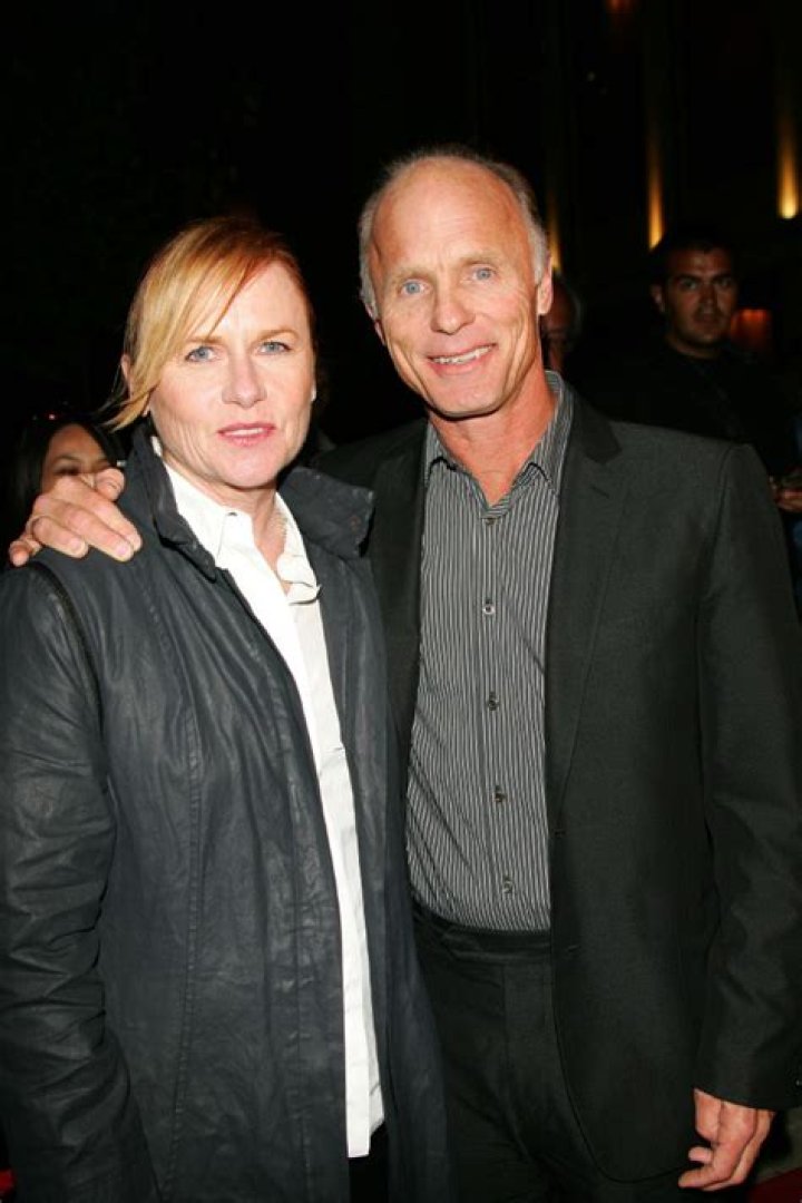 Amy Madigan – Bio, Age, Net Worth & Facts About Ed Harris Wife