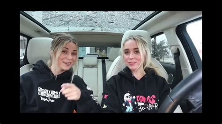 Are Jenna And Liv Sisters?