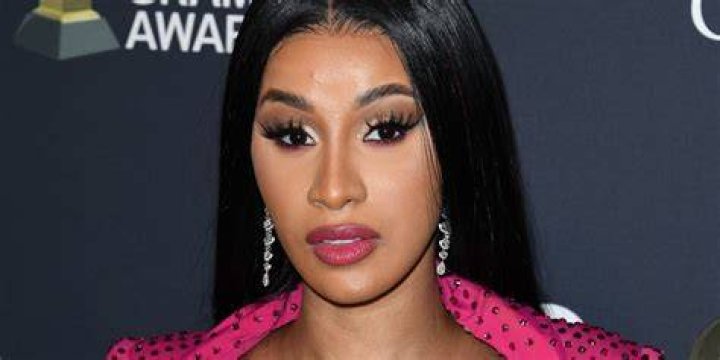 Cardi B Slams Body Shamers Claiming She Edits Her Photos Us Weekly