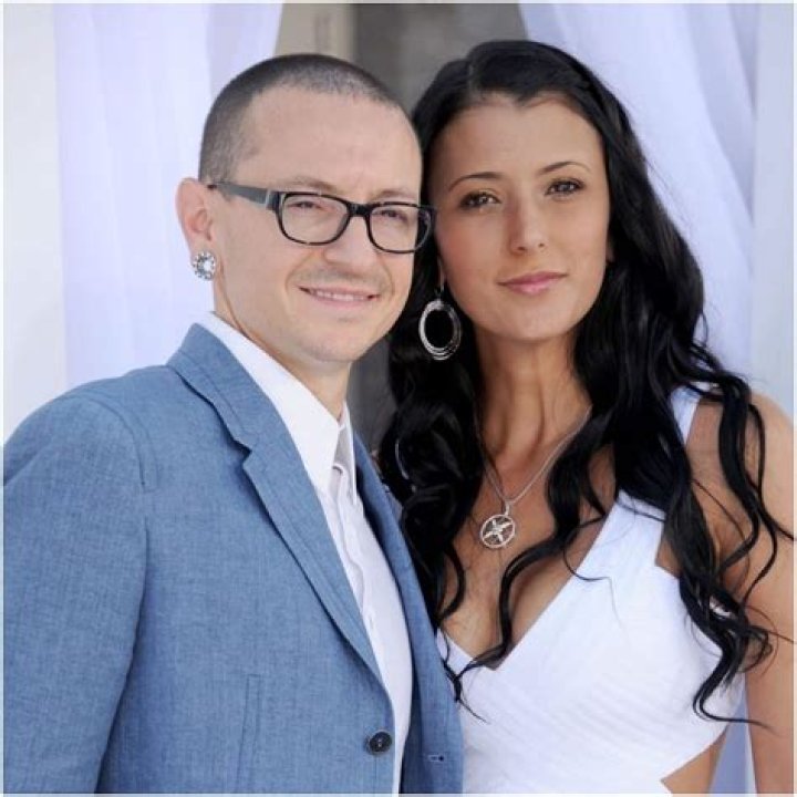 Chester Bennington- Net Worth, Bio, Age, Wife, Marriage, Height, Ethnicity ·