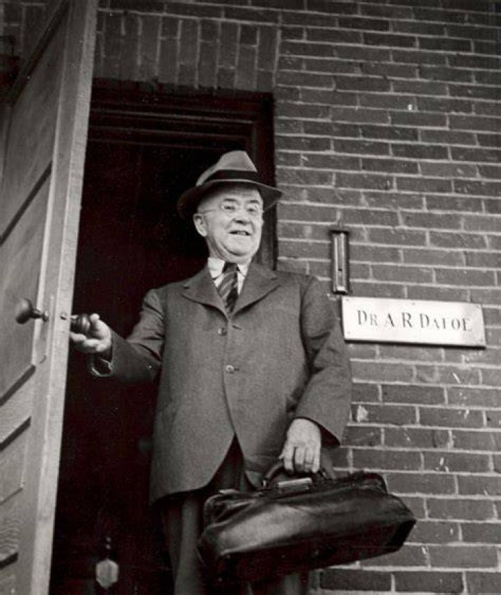 Dr. Dafoe Home Historical Walking Tour Visiting Us Municipality