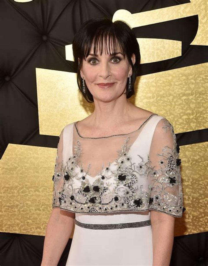 Enya’s net worth, biography, fact, career, awards and life story ·