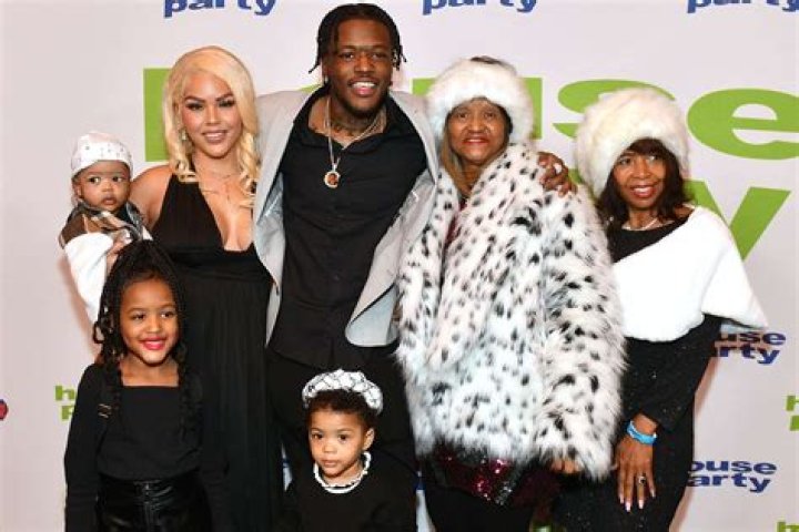 Get To Know Ms Jacky Oh Family: Father, Mother, Siblings!