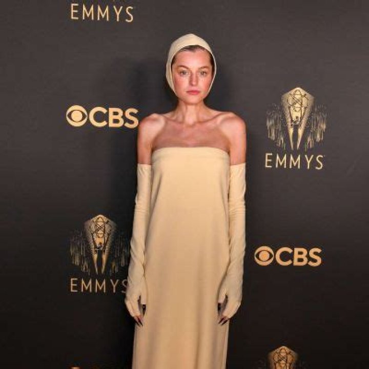 Health Update | Does Emma Corrin Have An Eating Disorder After Her Weight Loss ·