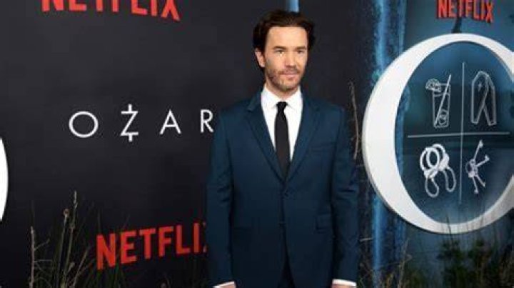 How Tall Is Netflix Ozark's Actor, Tom Pelphrey? Starsgab