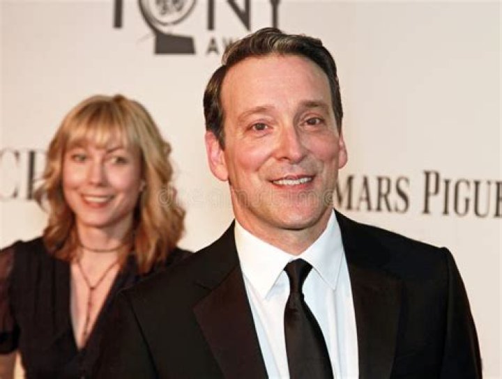 Jeremy Shamos Movies and TV Shows, Height, Family, Siblings, Instagram