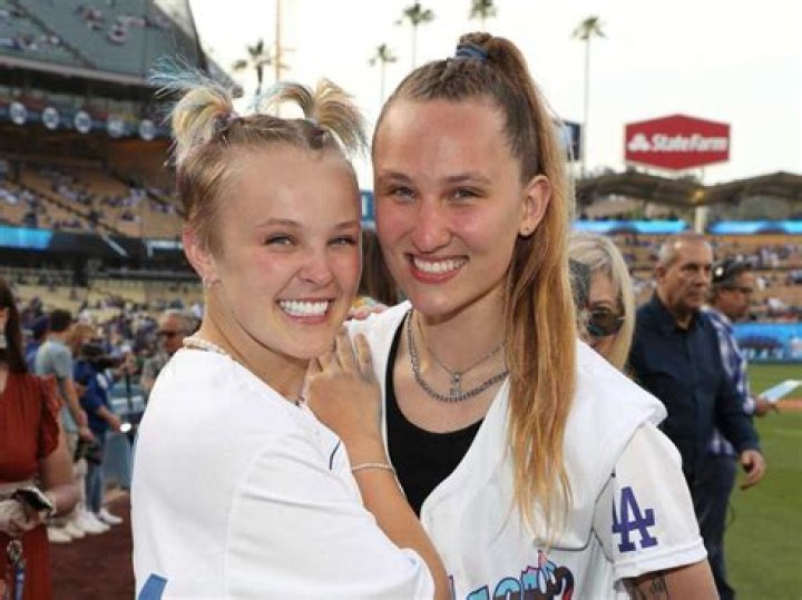 JoJo Siwa and Partner Kylie Prew Are Officially Back Together Celeb