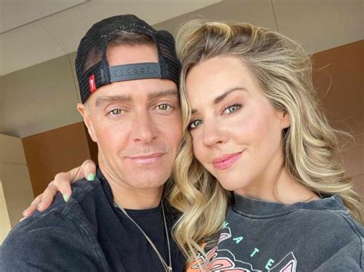Know about her early life, age, career, and married life with Joey Lawrence!