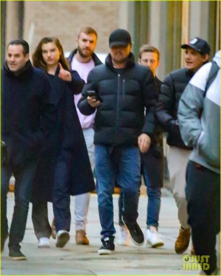 Leonardo DiCaprio Chats With Friends Outside Cannes Club Photo 3660226