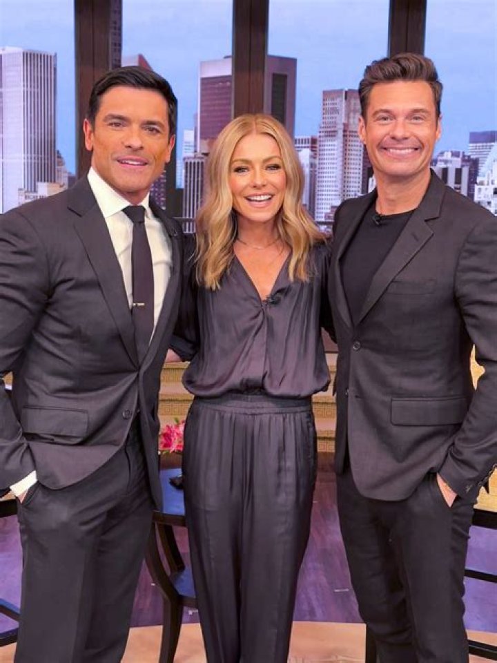 Mark Consuelos' Salary On Kelly And Ryan