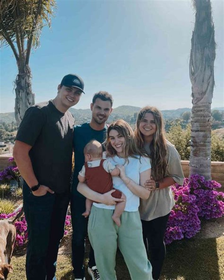 Meet Taylor Lautner Siblings Makena Moore Parents And Family