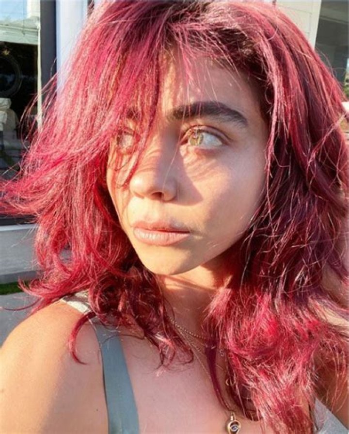 Modern Family's Sarah Hyland shows off stunning cherry pink hair and looks unrecognisable