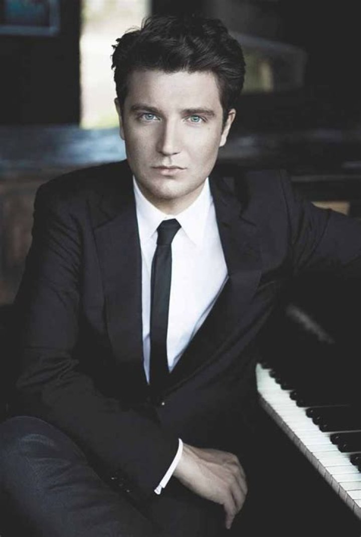 pianist headshots Google Search Chamber music, Musician portraits