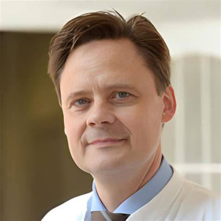Prof. Dr. med. Jörg Klekamp (international) Prof. Dr .med. Jörg Klekamp