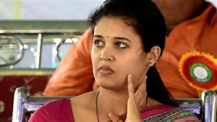 Rohini Sindhuri Latest Photos, IAS Officer Recent Personal Photos, DC Husband Sudhir Reddy, Family