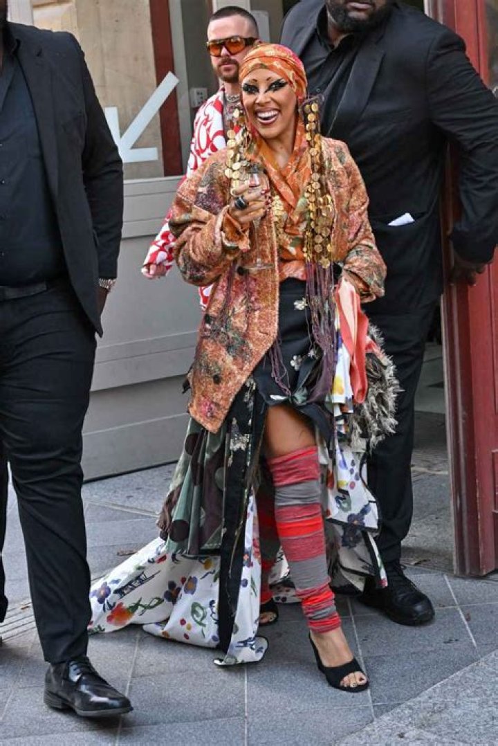 See All of Doja Cat's Wild Paris Fashion Week Beauty Looks: Pics