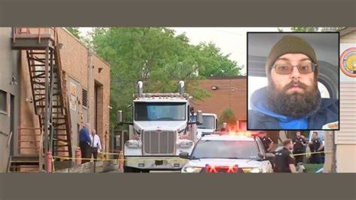 Truck driver shoots at girlfriend's head, passing vehicles in Franklin