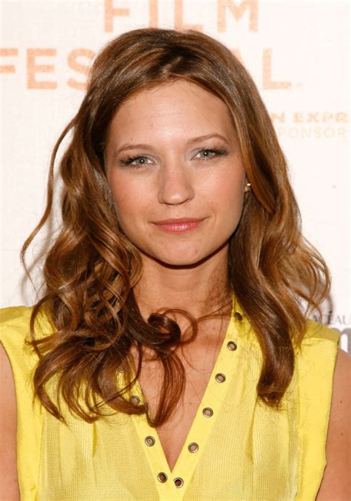 Vanessa Ray ·