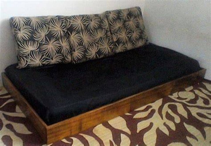 VINTAGE KOA PUNEE PUNE'E BED FRAME HAWAII HAWAIIAN OLD Bed frame