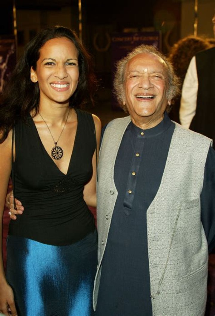 Who Are Norah Jones Parents? His Mother Sue Jones And Father Ravi Shankar -Details To Know corre