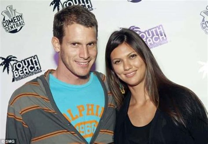 Who is Daniel Tosh Wife? Carly Hallam's Wiki, Age, Family