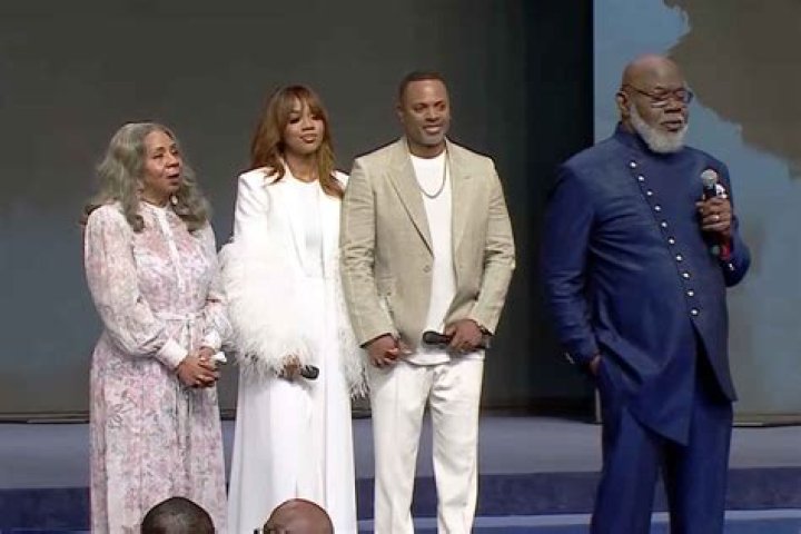 Who Is T D Jakes Son Thomas